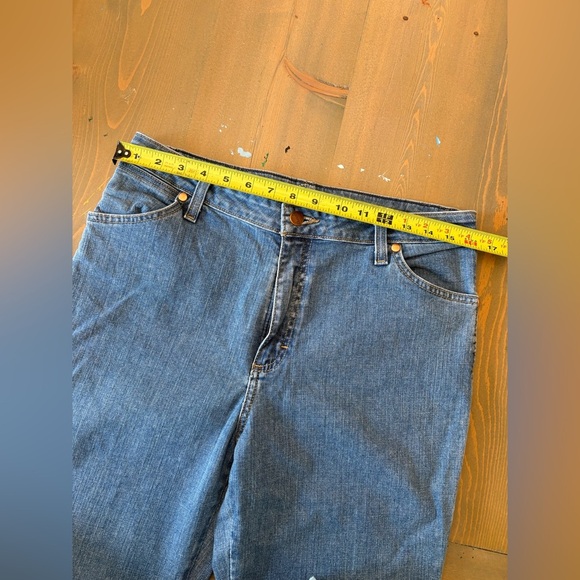 Wrangler Women's Flare Jeans Size 33 - Picture 7 of 7
